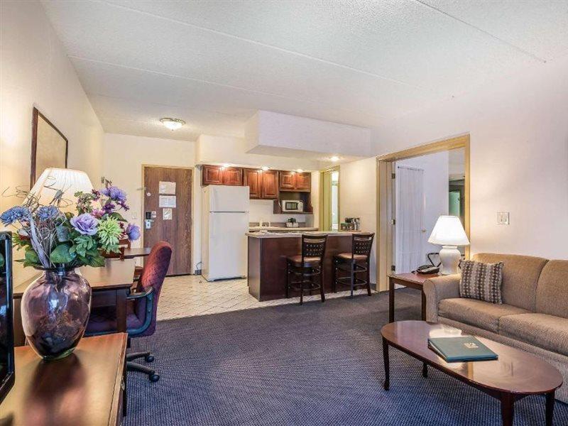 Quality Inn & Suites Albany Airport Latham Exterior photo