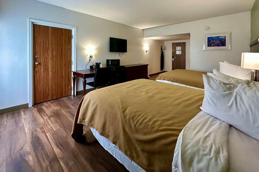 Quality Inn & Suites Albany Airport Latham Room photo
