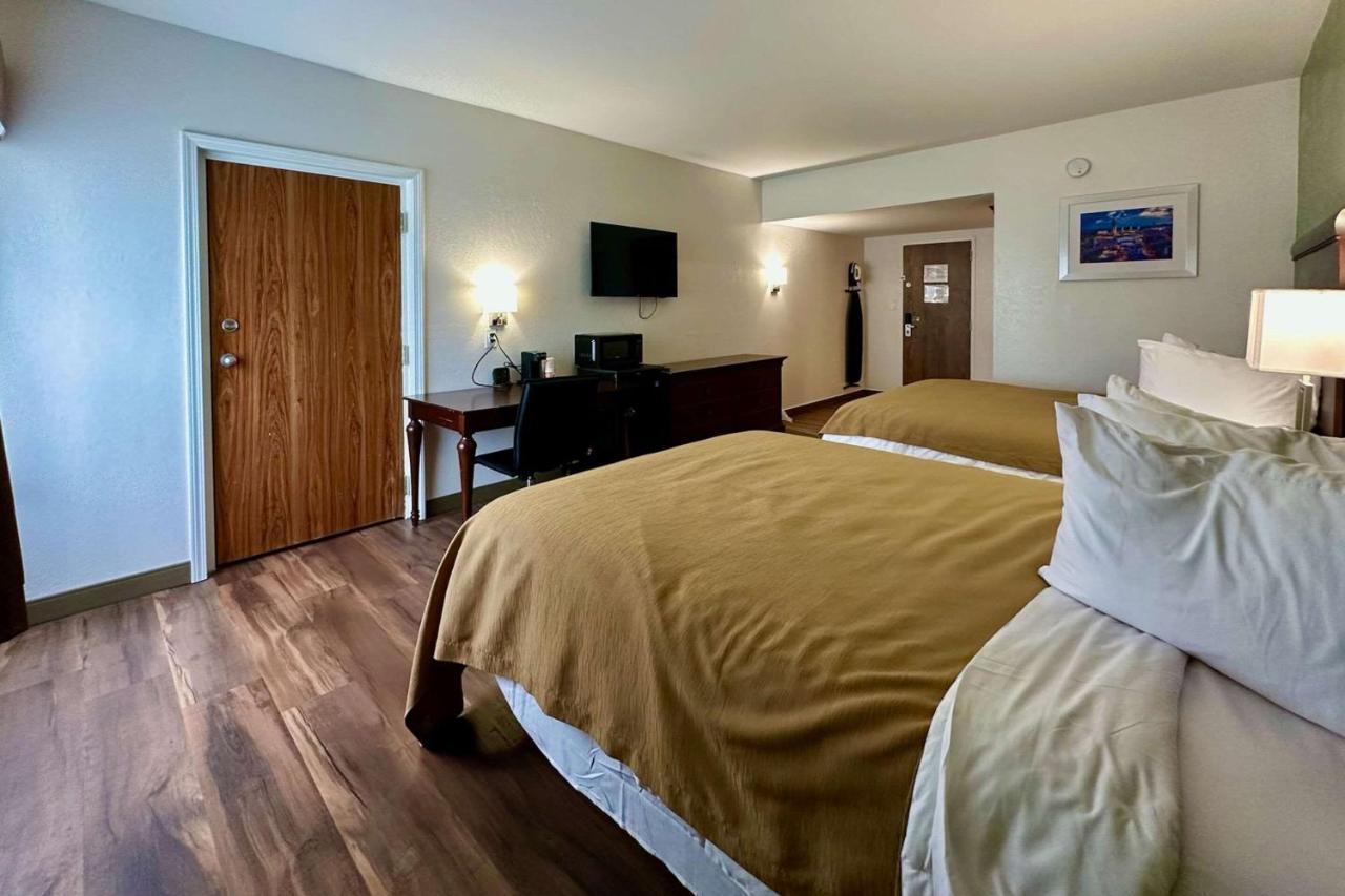 Quality Inn & Suites Albany Airport Latham Exterior photo