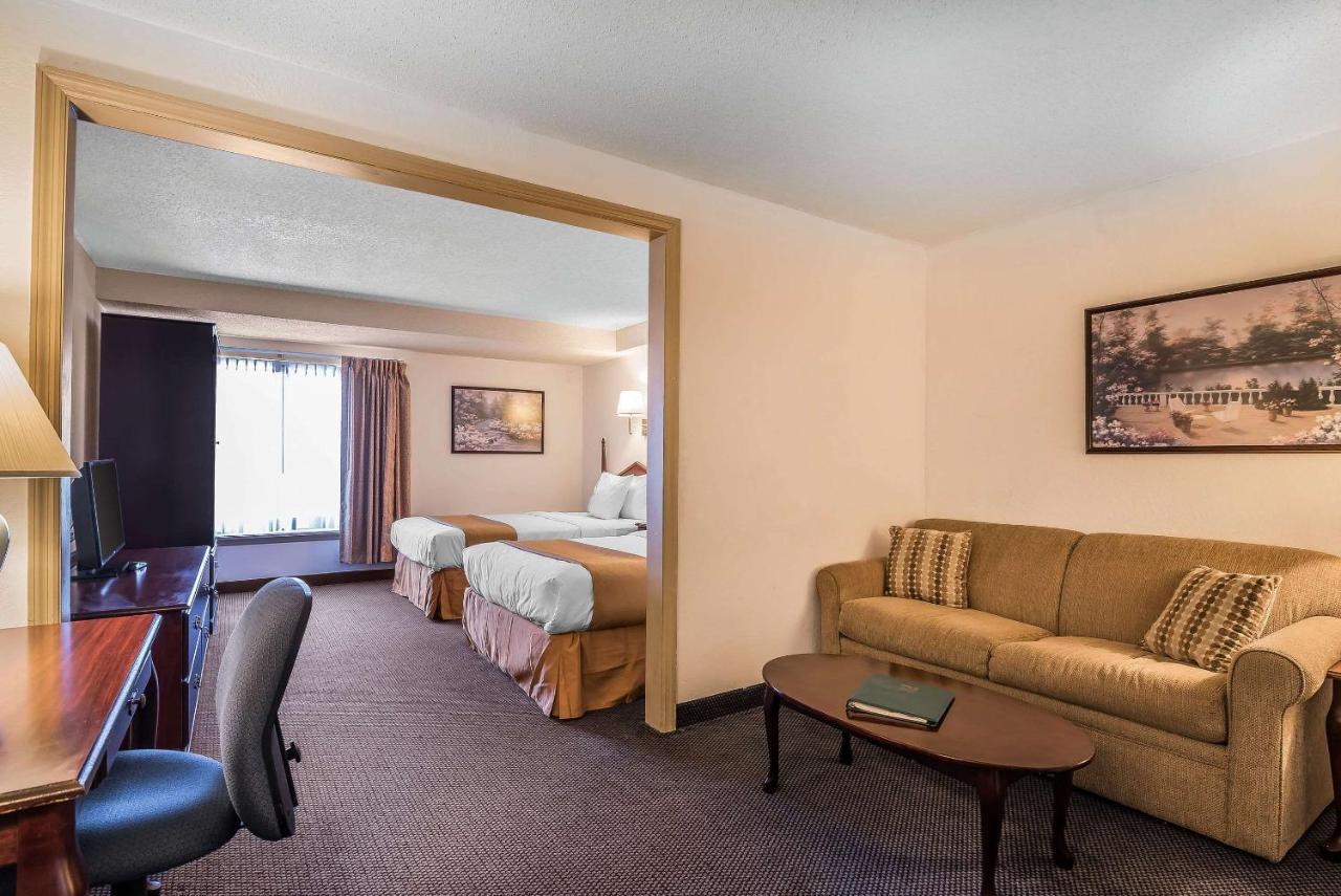 Quality Inn & Suites Albany Airport Latham Exterior photo